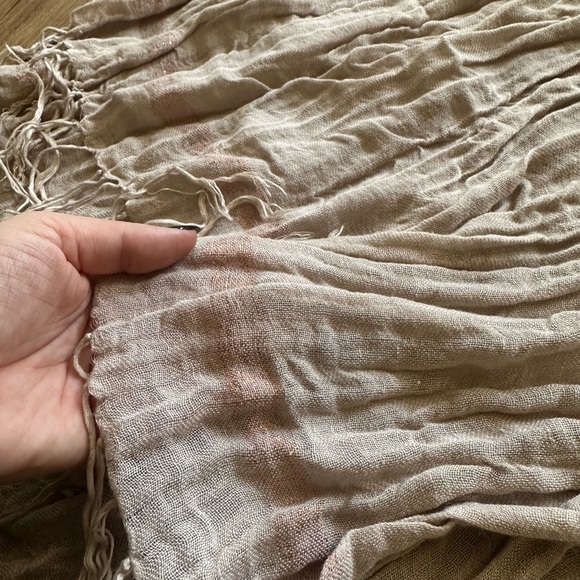 Blush Cream linen scarf - Picture 2 of 12